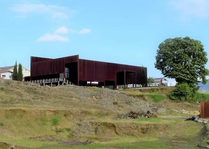Centro - Espaçoso E Confortável - Todas As Comodidades